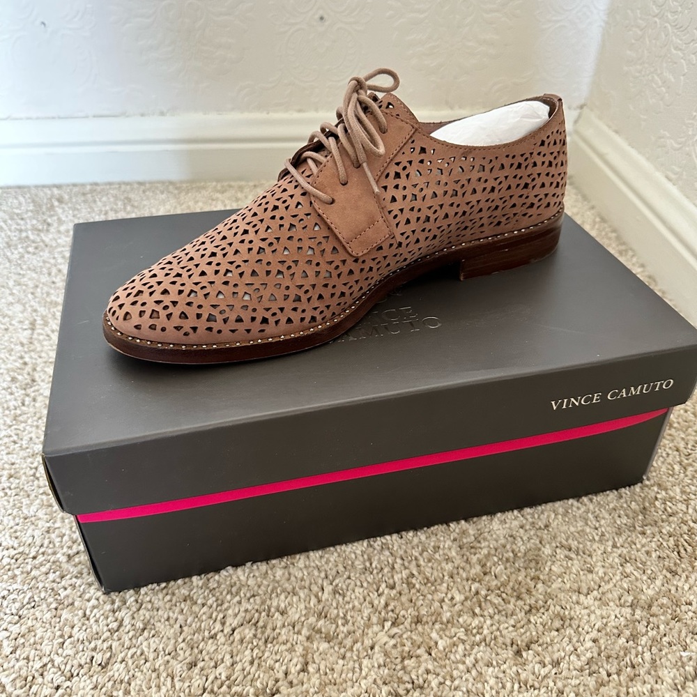 Nubuck/Nude Vince Camuto loafers/oxfords